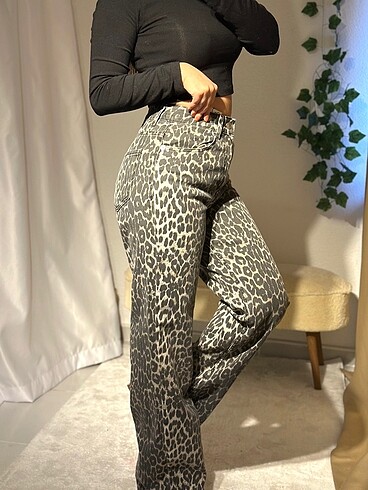 LEOPAR JEAN