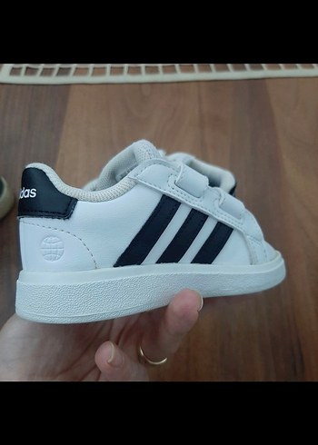 21 Beden beyaz Renk Erkek Çocuk Beyaz Adidas Spor Ayakkabı