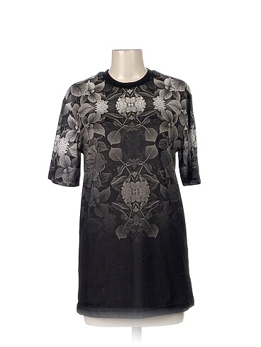 H&M T-shirt %70 İndirimli.