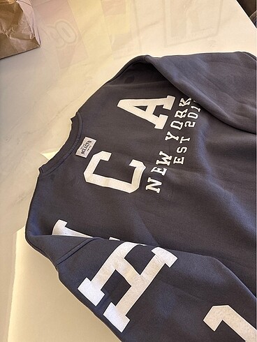 l Beden MCLLCTN Sweatshirt