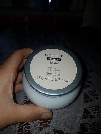 Eclat Femme Weekend Parfumed Vücut kremi 