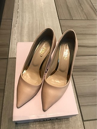 Nude Stiletto