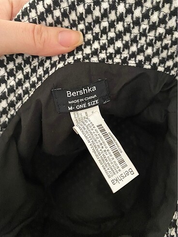 Bershka şapka