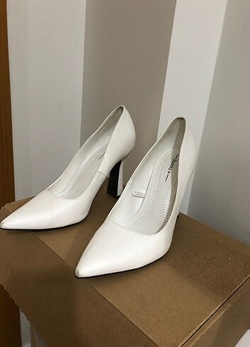 Bershka sivri burun topuklu ayakkabı  - Görsel 5