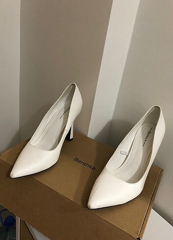 Bershka sivri burun topuklu ayakkabı  - Görsel 6