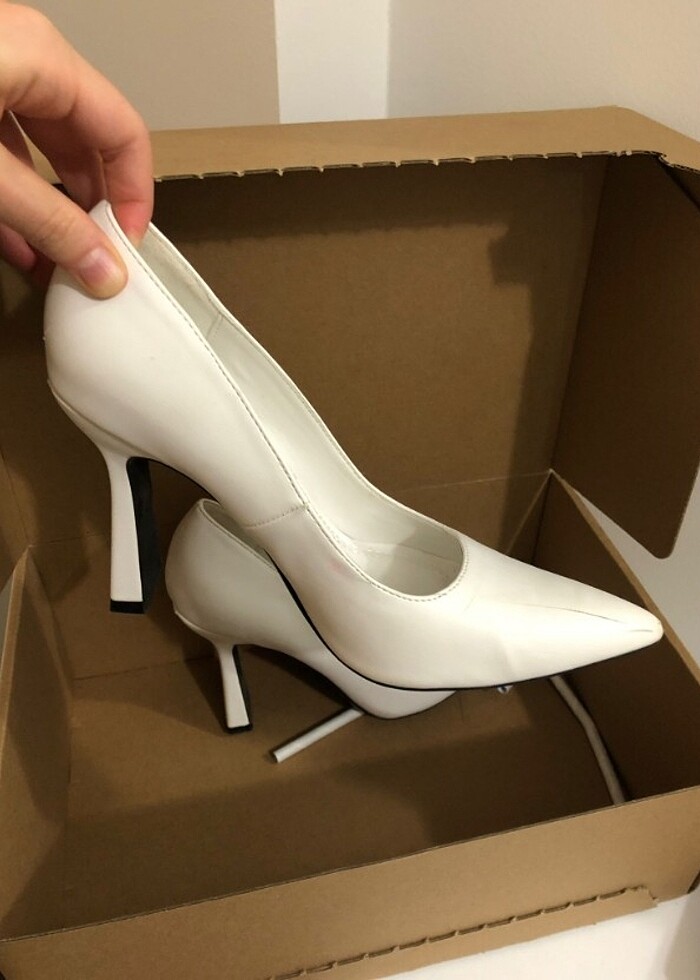 Bershka sivri burun topuklu ayakkabı  - Görsel 2