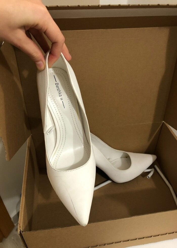 Bershka sivri burun topuklu ayakkabı  - Görsel 3