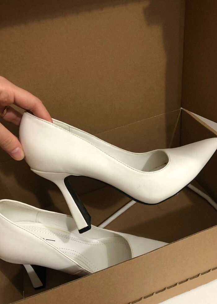 Bershka sivri burun topuklu ayakkabı  - Görsel 4