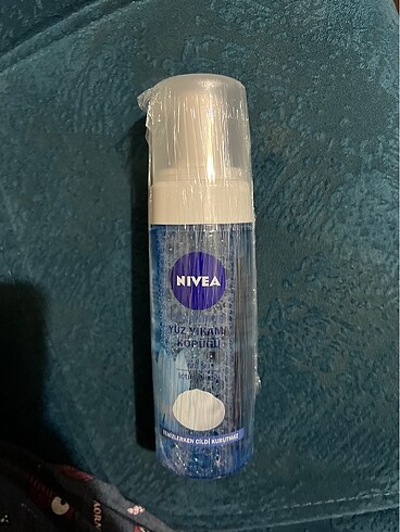 Yeni açılmamış paket Nıvea yüz yıkama köpüğü