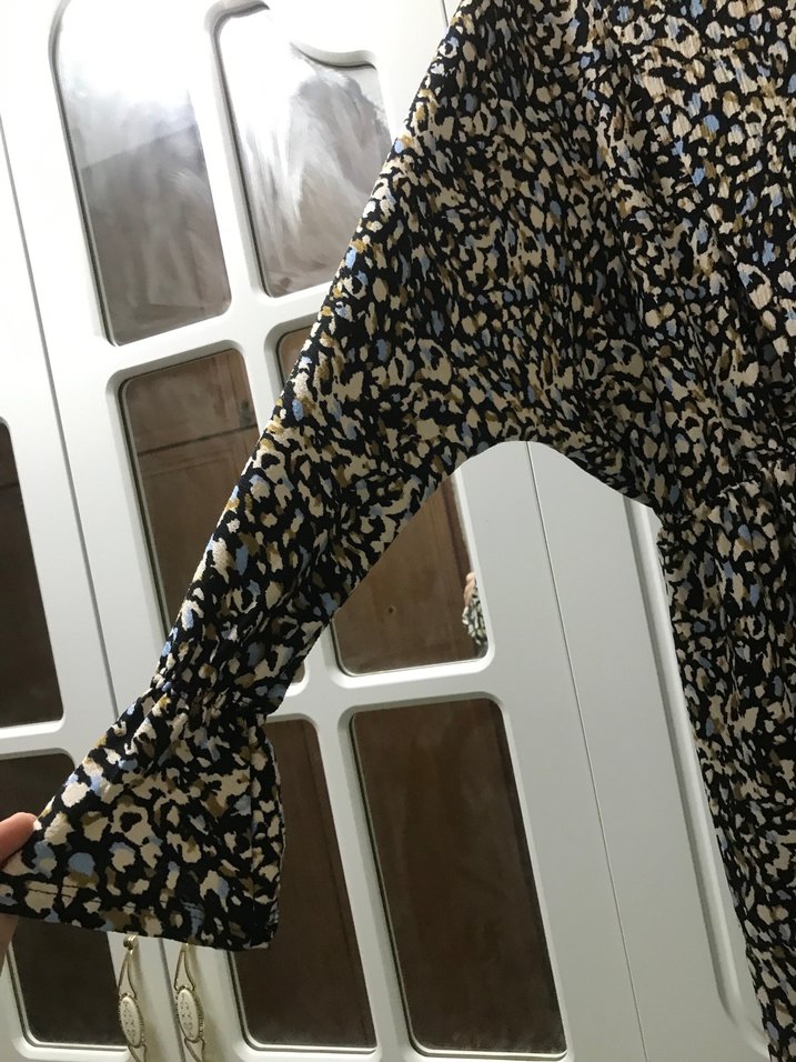 Uzun Kollu Yılan Desenli Midi Elbise - Görsel 2