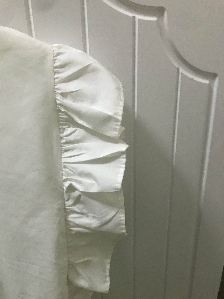 Beyaz Keten Fırfırlı Nakışlı Kolsuz Bluz - Görsel 3