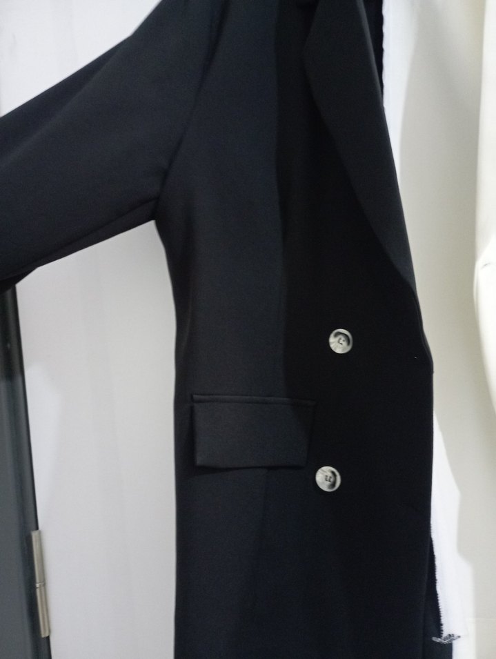 Kadın Siyah-Beyaz Düğmeli Blazer Ceket - Görsel 2