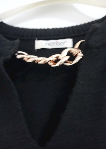 Zincir Detaylı Siyah V Yaka Uzun Triko Kazak - Görsel 2