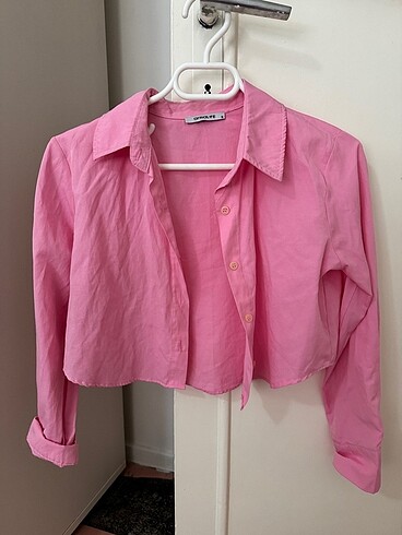 Pembe crop gömlek