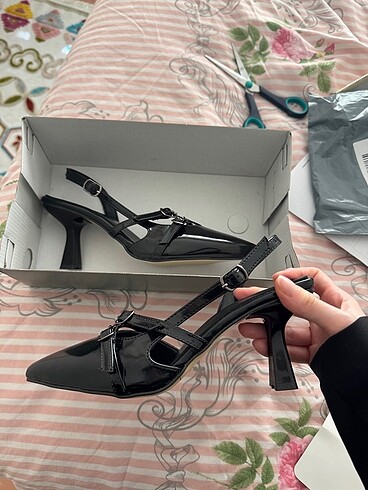 Zara Siyah rugan stiletto topuklu ayakkabı