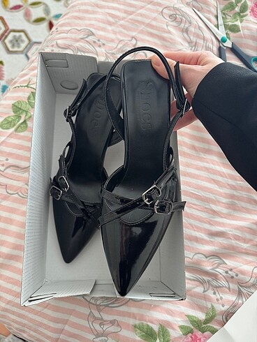 36 Beden Siyah rugan stiletto topuklu ayakkabı