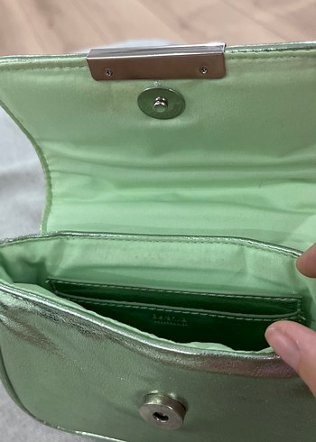 Bershka Parlak Yeşil Deri Zincir Detaylı Çanta