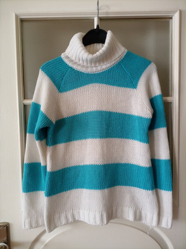 Mavi Beyaz Çizgili Boğazlı Örgü Kazak - Görsel 2