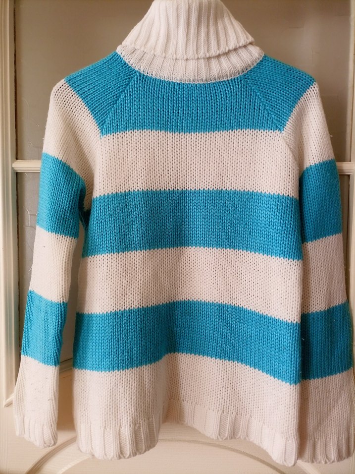 Mavi Beyaz Çizgili Boğazlı Örgü Kazak - Görsel 3