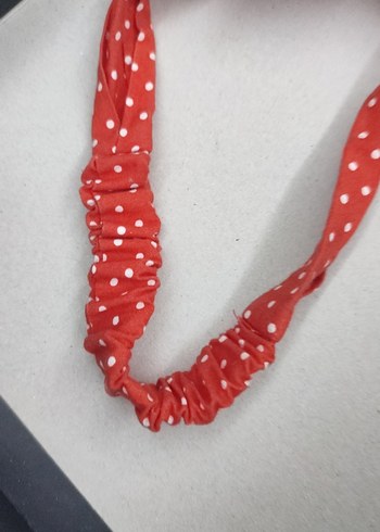 Kırmızı Puantiyeli Fiyonk Saç Bandı - Görsel 3