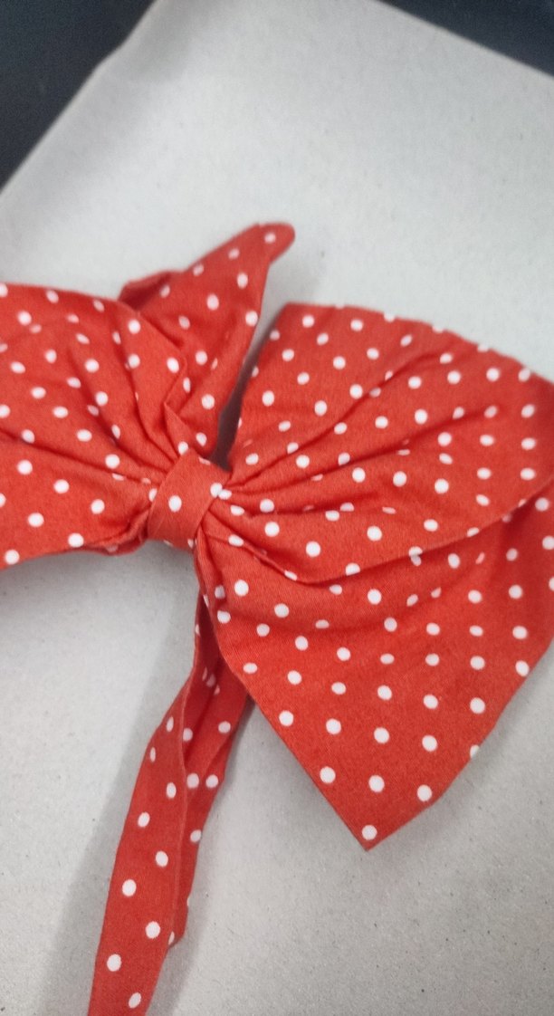 Kırmızı Puantiyeli Fiyonk Saç Bandı - Görsel 2