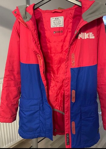 Nike Mont