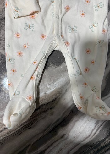 Beyaz Çiçek Desenli Bebek Tulum - Görsel 3