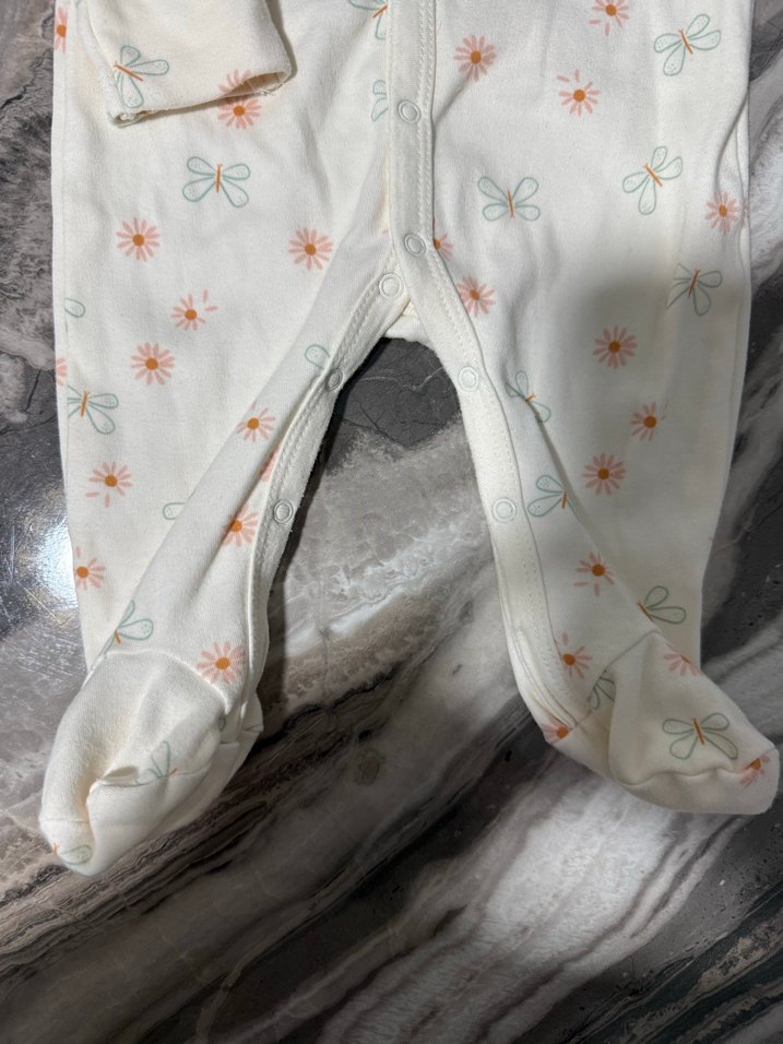 Beyaz Çiçek Desenli Bebek Tulum - Görsel 3