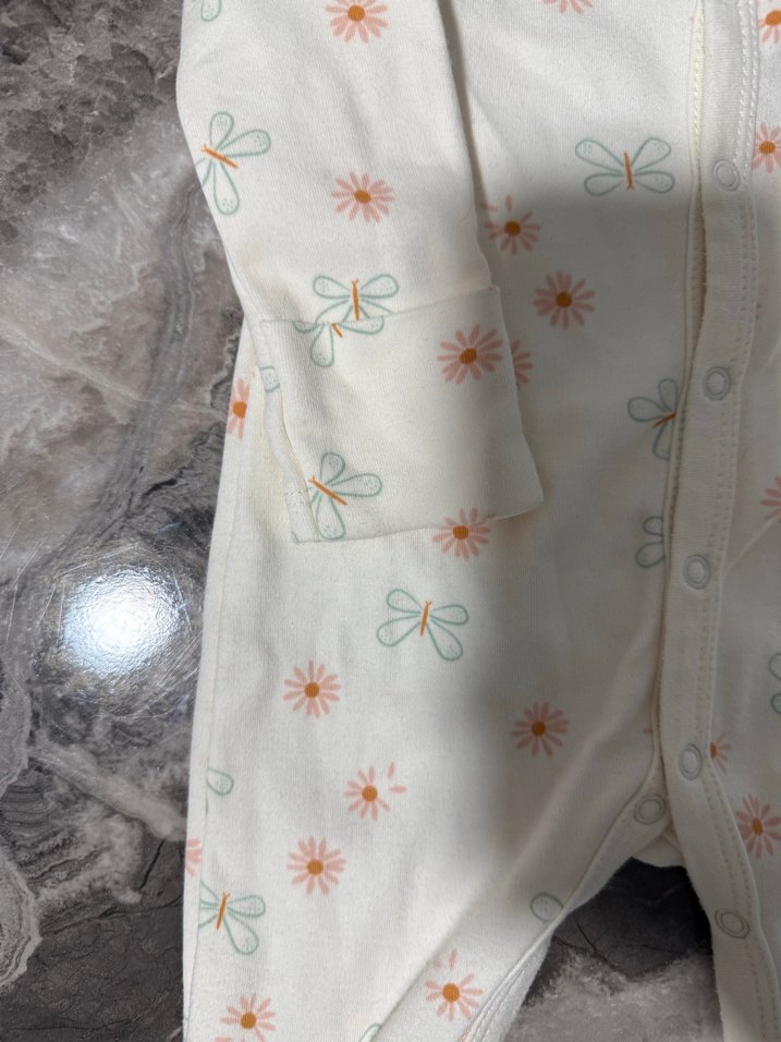 Beyaz Çiçek Desenli Bebek Tulum - Görsel 2