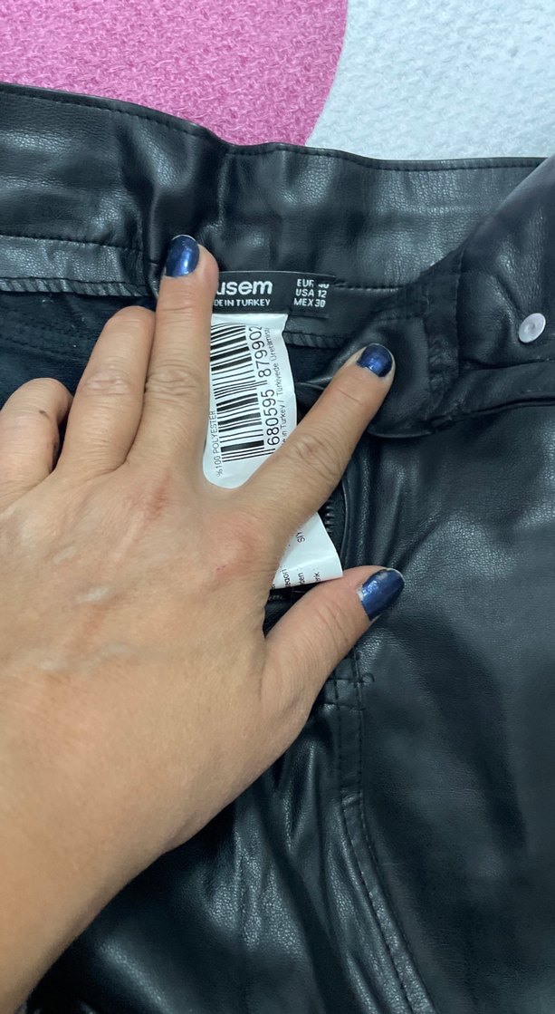 Siyah Deri Midi Kadın Şort - Görsel 3