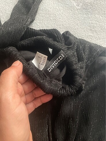 s Beden Hm marka kendinden simli mini ramvo yaka on ve arka yaka detayli