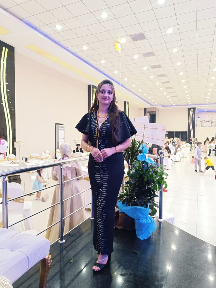 Uzun Siyah V Yakalı Drapeli Kadın Elbise - Görsel 2