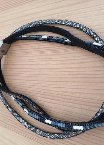 Zara Mıknatıs Kapamalı Kolye
