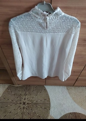 Saten Dantel Detaylı Beyaz Uzun Kollu Bluz