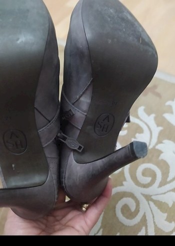 39 Beden gri Renk Gri Deri Tokalı Yüksek Topuklu Kadın Bot