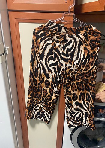 Kahverengi Zebra Desenli Mini Kadın Pantolon - Görsel 3