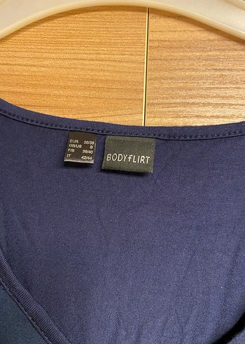 Kadın Lacivert V Yaka Kısa Kollu Bluz - Görsel 3