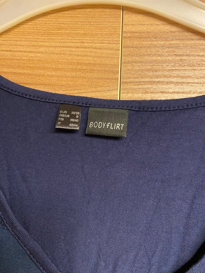 Kadın Lacivert V Yaka Kısa Kollu Bluz - Görsel 3