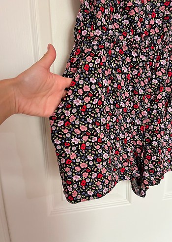 H&M marka çiçek desenli şort tulum - Görsel 4