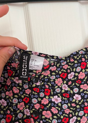 H&M marka çiçek desenli şort tulum - Görsel 6