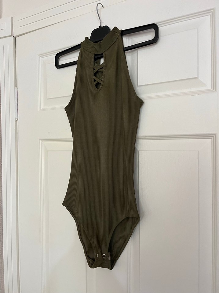 Dik yaka örme kolsuz çıtçıtlı body - Görsel 2