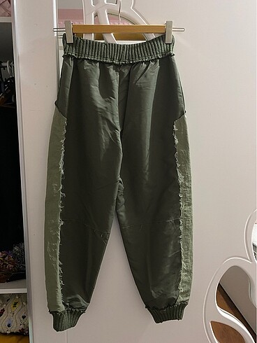 Zara kırkyama tasarımlı haki renk pantolon - Görsel 4