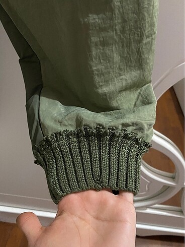 Zara kırkyama tasarımlı haki renk pantolon - Görsel 7