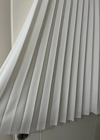 Beyaz Pileli Uzun Etek - Görsel 2