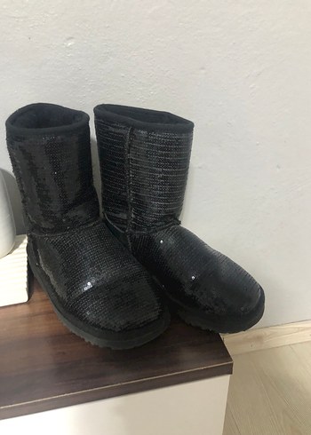 Siyah pullu ugg - Görsel 2