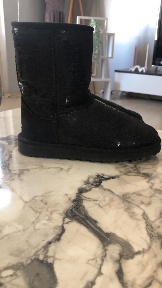 Siyah pullu ugg - Görsel 3