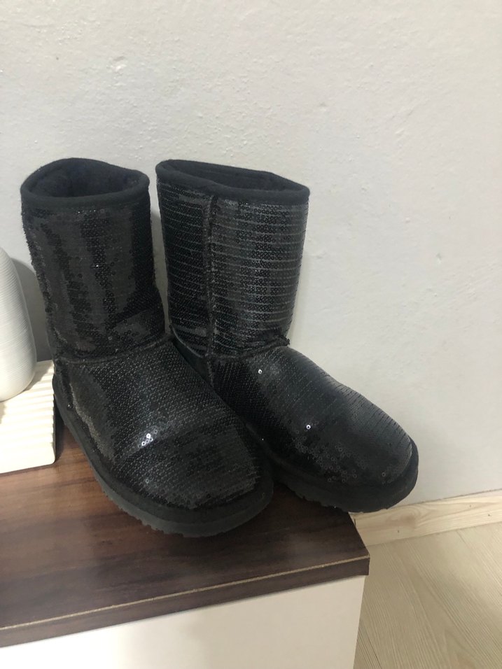 Siyah pullu ugg - Görsel 2