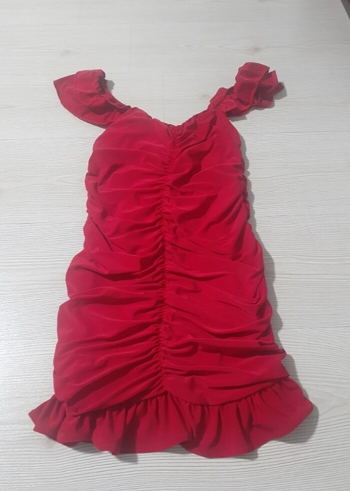 Kırmızı abiye  - Görsel 2