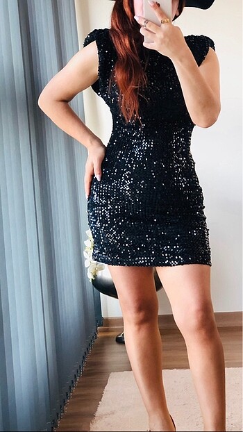 s Beden siyah Renk ZARA PUL PAYETLİ ELBİSE