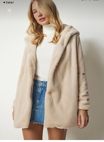Bej kapüşonlu oversize kürklü peluş kaban
